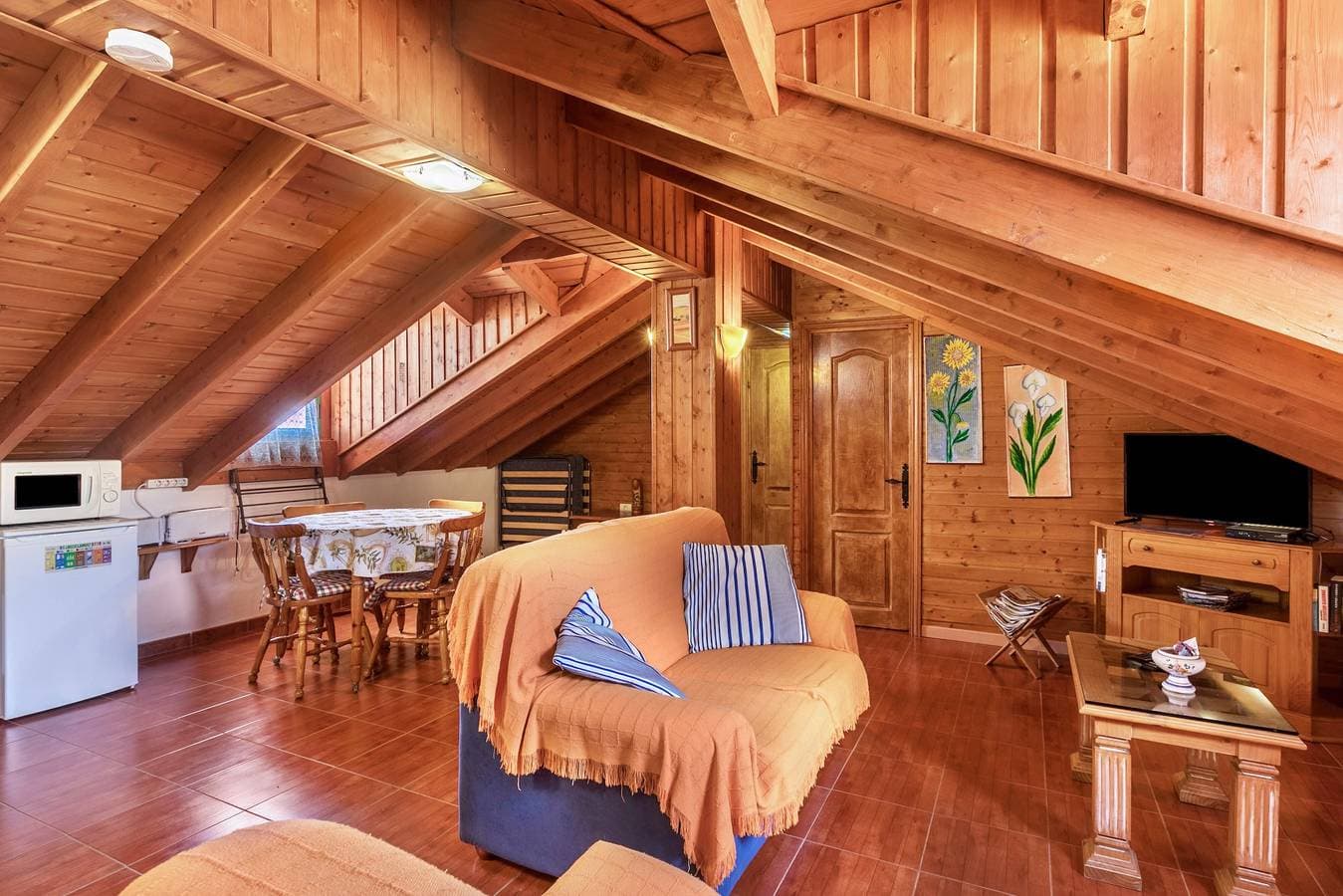 Foto 4 von 20: Ferienwohnung 'Buhardilla Armonia Rural' mit Meerblick, Gemeinschaftspool, Garten und WLAN
