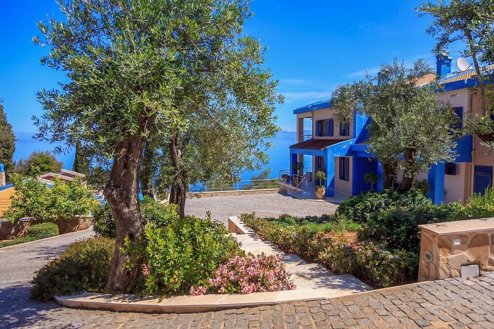 Foto 11 von 30: Villa Belvedere, ein verstecktes Paradies auf Korfu. Hohe Luxusvilla mit herrlichem Blick
