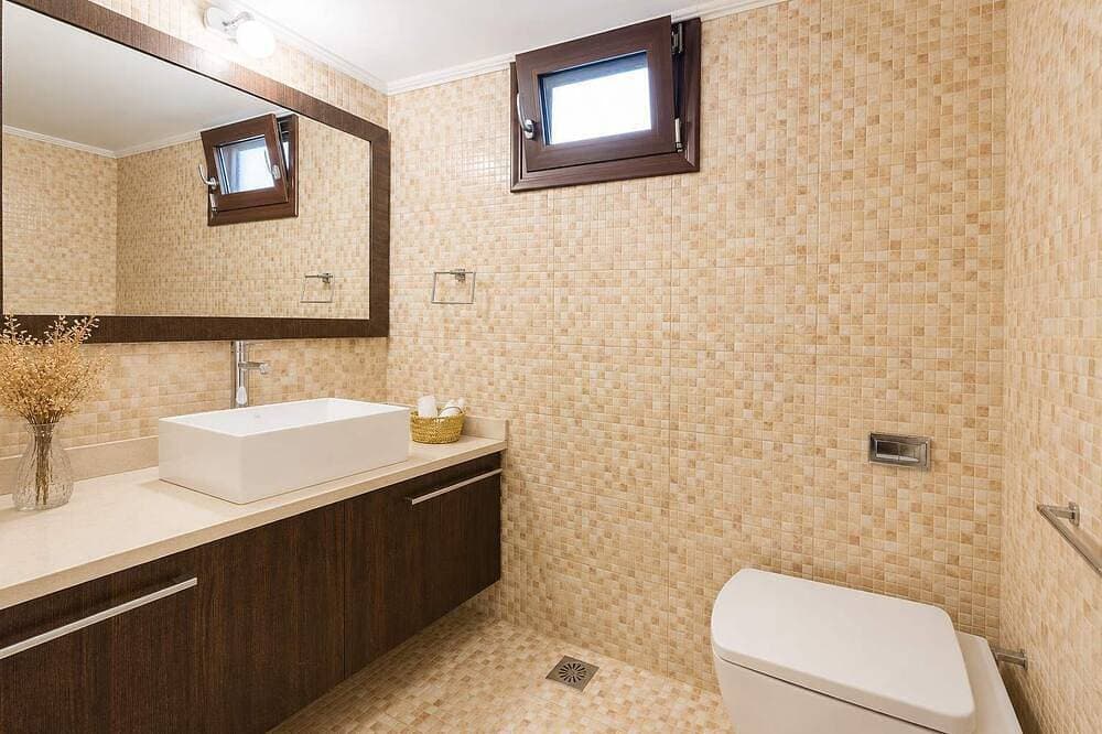 Foto 9 von 30: Fems | Luxury 3-Level Home w/ Private Jacuzzi