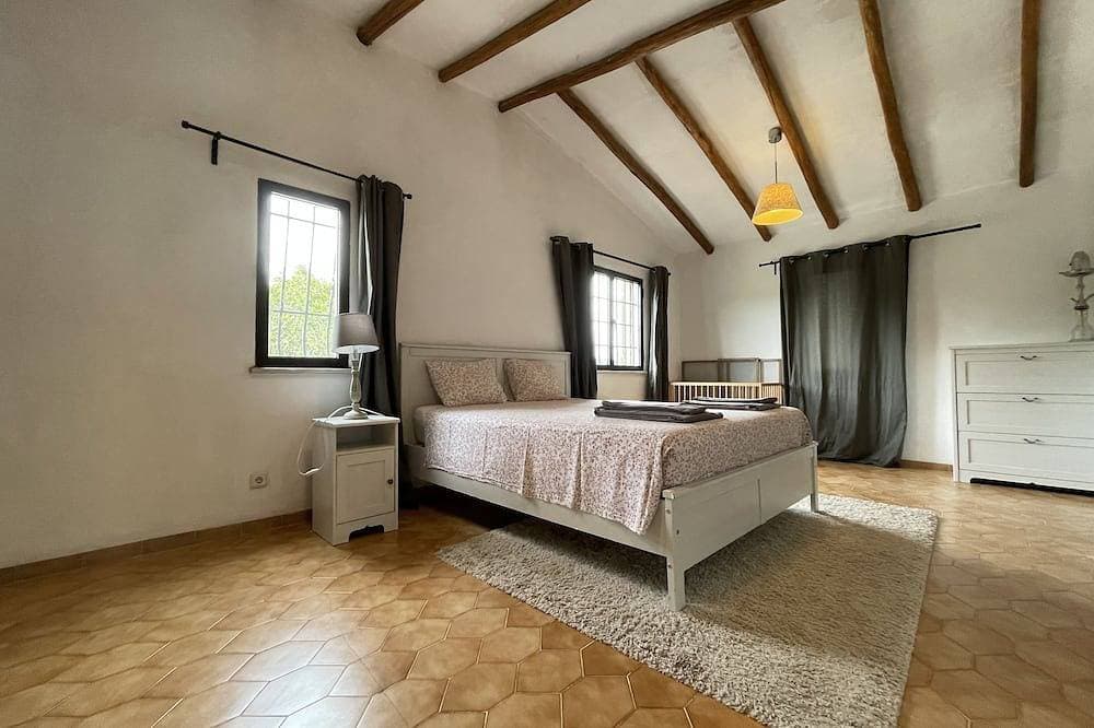 Foto 2 von 30: Wunderschöne Villa mit 5 Schlafzimmern, 4 Bädern, absolute Ruhe, tolle Aussicht, sehr gut gelegen