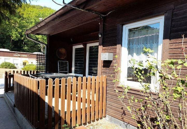 Brockenhütte am Waldesrand 1