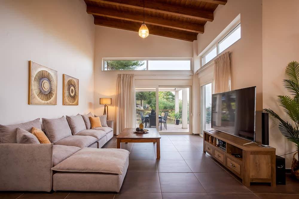 Foto 11 von 30: Villa Del Monte - Where modern elegance meets the serenity of nature.