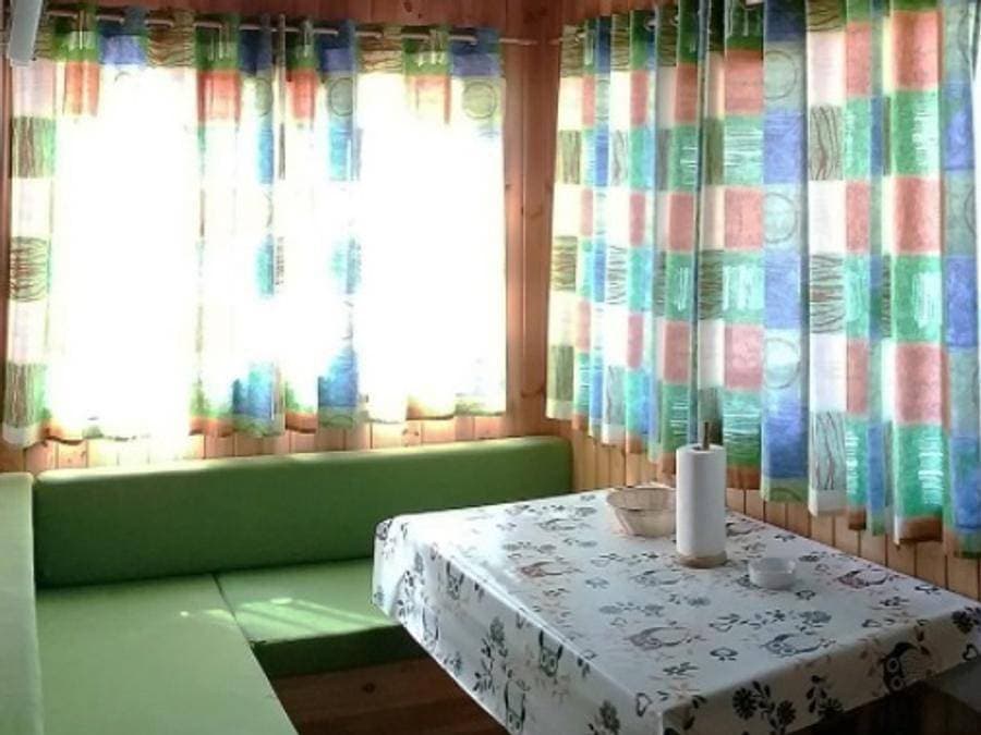 Foto 3 von 50: Camping La Soleia d'Oix - Bungalow 6 personen