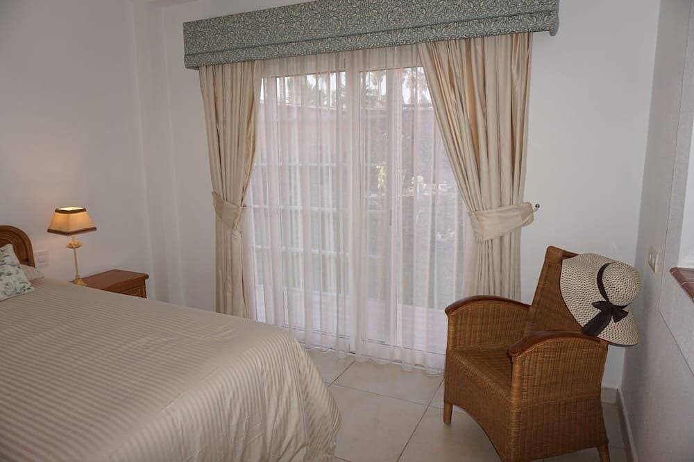 Foto 6 von 30: Private villa with garden &jacuzzi. Great for golfers. BBQ and alfresco dining.