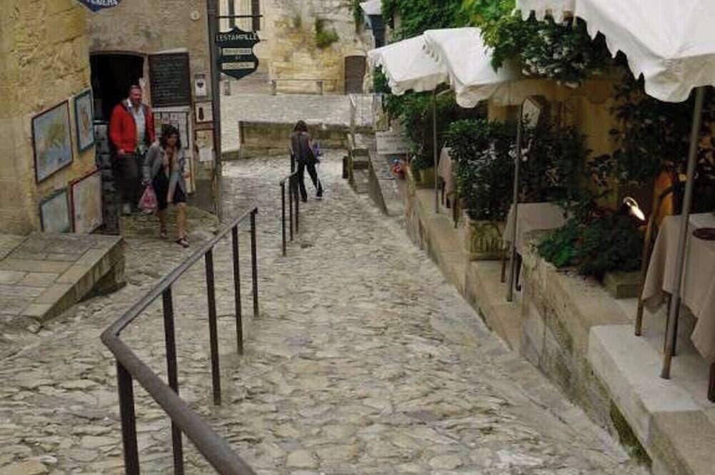 Foto 11 von 27: Renovated Stone House with Garden in the Heart of the Saint-Émilion Vineyards