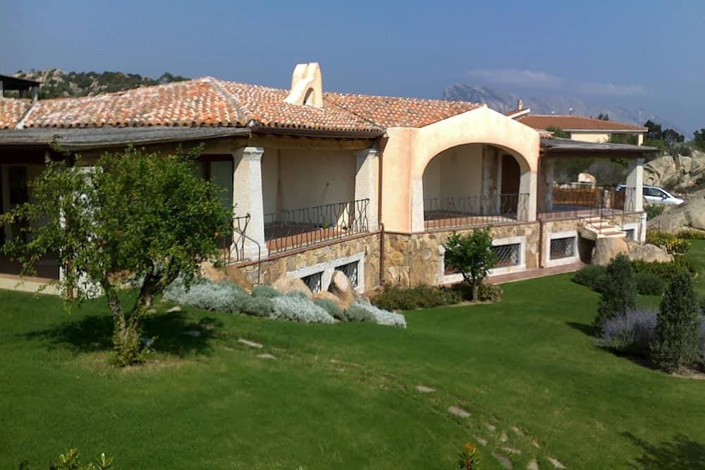 San Teodoro: Fantastische Villa Ausgezeichneten Meerblick Garten und im Mittelmeer 1