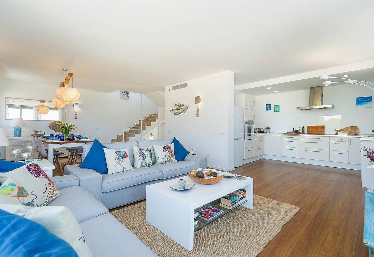Foto 7 von 29: Modernes Haus mit Panoramablick aufs Meer in Mallorca