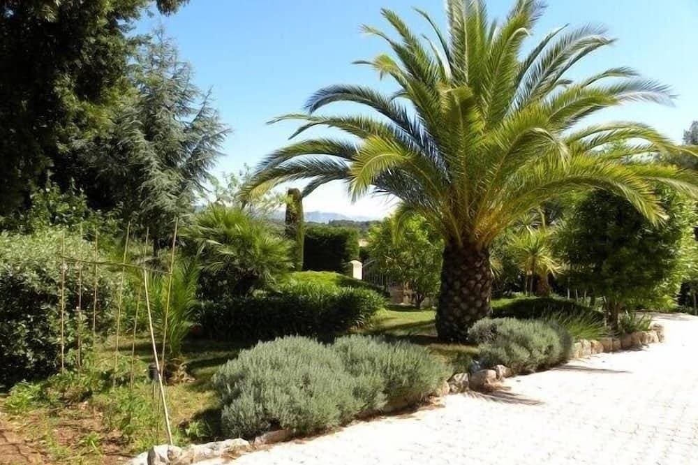 Foto 11 von 24: Wunderschöne Villa mit Pool in traumhafter Allein Gärten, auf privaten Bereich