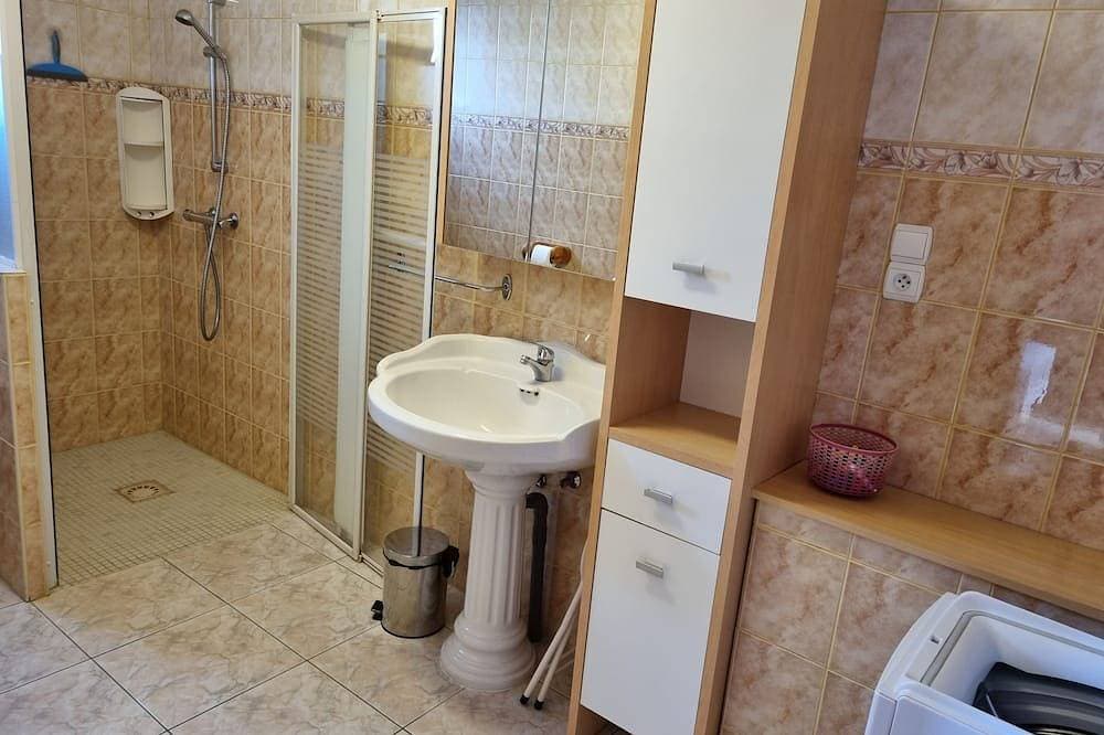 Foto 3 von 11: Seasonal rental of air-conditioned gîtes, swimming pool