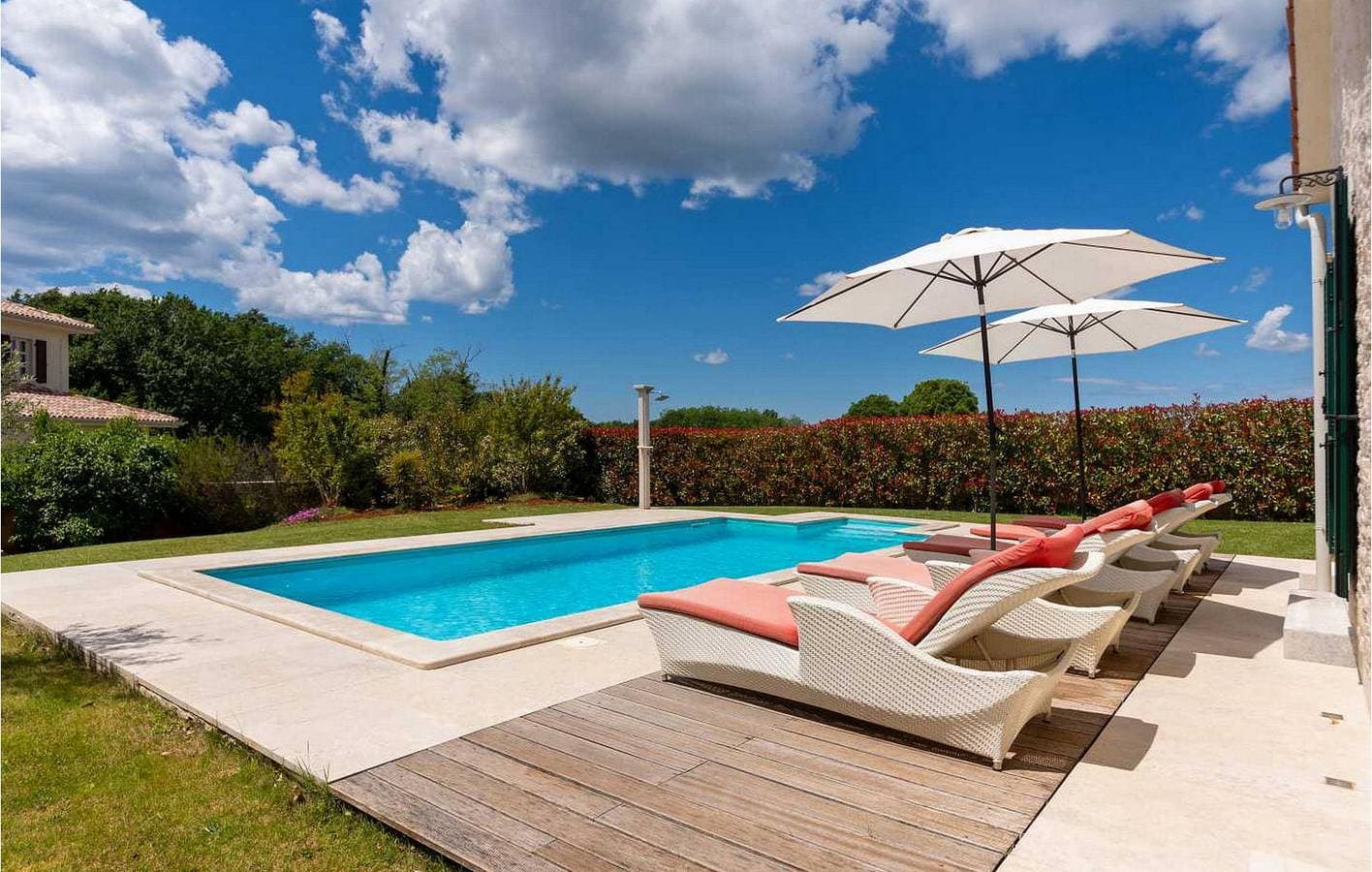 Foto 8 von 43: Modernes 2-Zimmer-Apartment mit Pool, Terrasse und WLAN