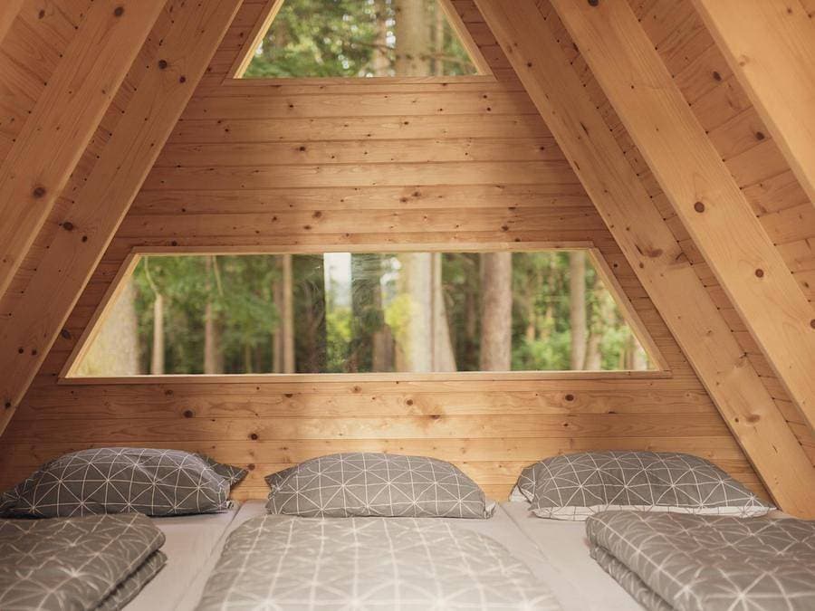 Foto 5 von 81: Forest Camping Mozirje - Unterkunft 3 personen - Glamping Hut Forest Bed