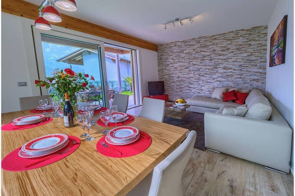Foto 9 von 25: Selbständiges Ferienhaus mit privaten Pool und Seeblick, am Comer See in Colico.