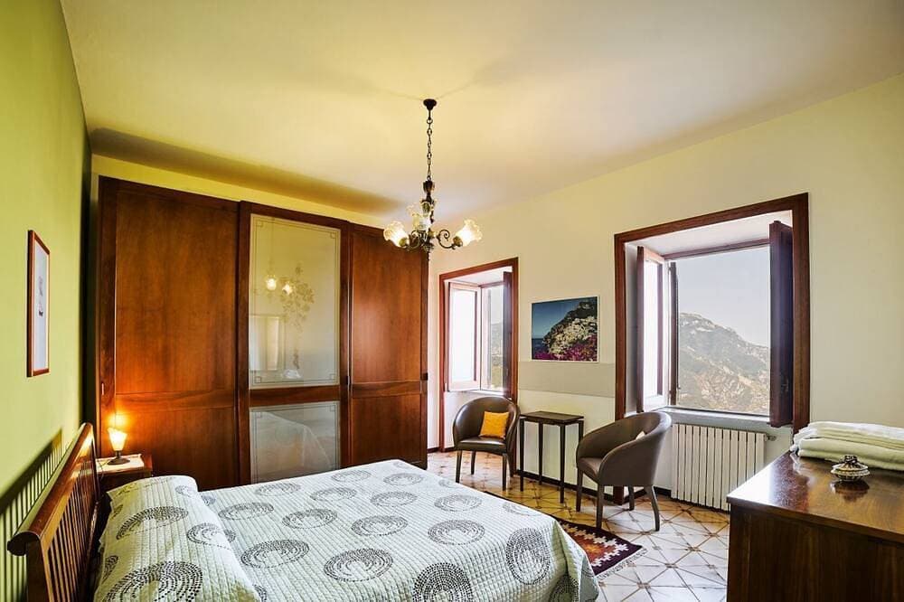 Foto 6 von 30: Panorama-Villa in der Nähe von Ravello, privater Pool, Garten und herrliche Aussicht, Parkplatz