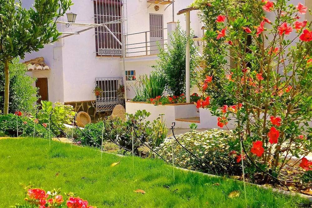 Foto 12 von 30: Classic Andalusian Villa, Surrounded By Orange Trees, Fountains. Private Pool.