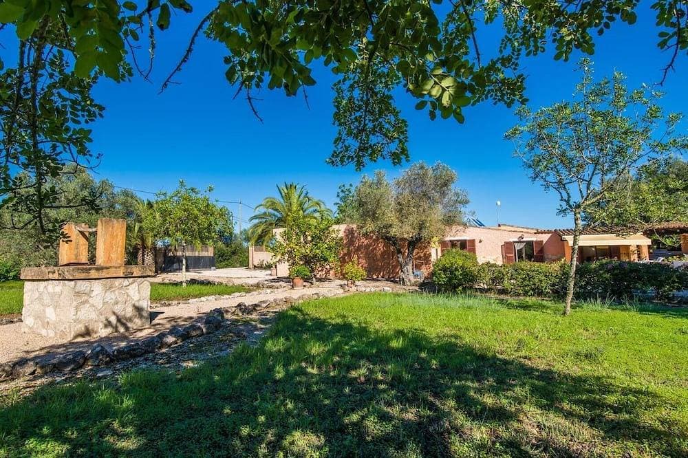 Foto 9 von 15: Finca Ferragut - Wunderschöne mallorquinische Finca mit Pool (Haupthaus)