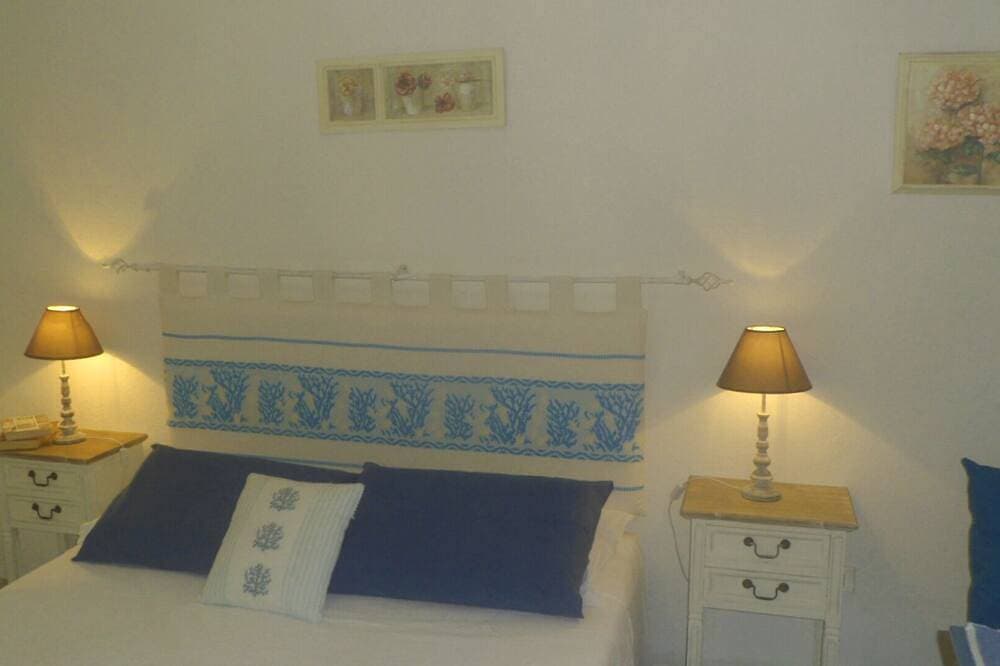 Foto 3 von 27: Casa Niperu in der Landschaft ein paar Meter von den Stränden von Cala Ginepro