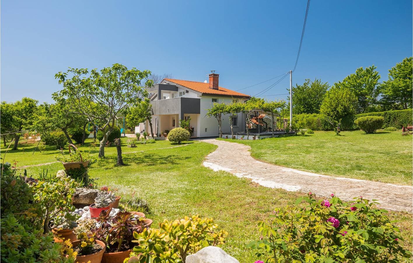 Foto 3 von 31: Gemütliche Ferienwohnung mit Pool, Terrasse und WLAN – 2,5 km vom Strand Sirena entfernt