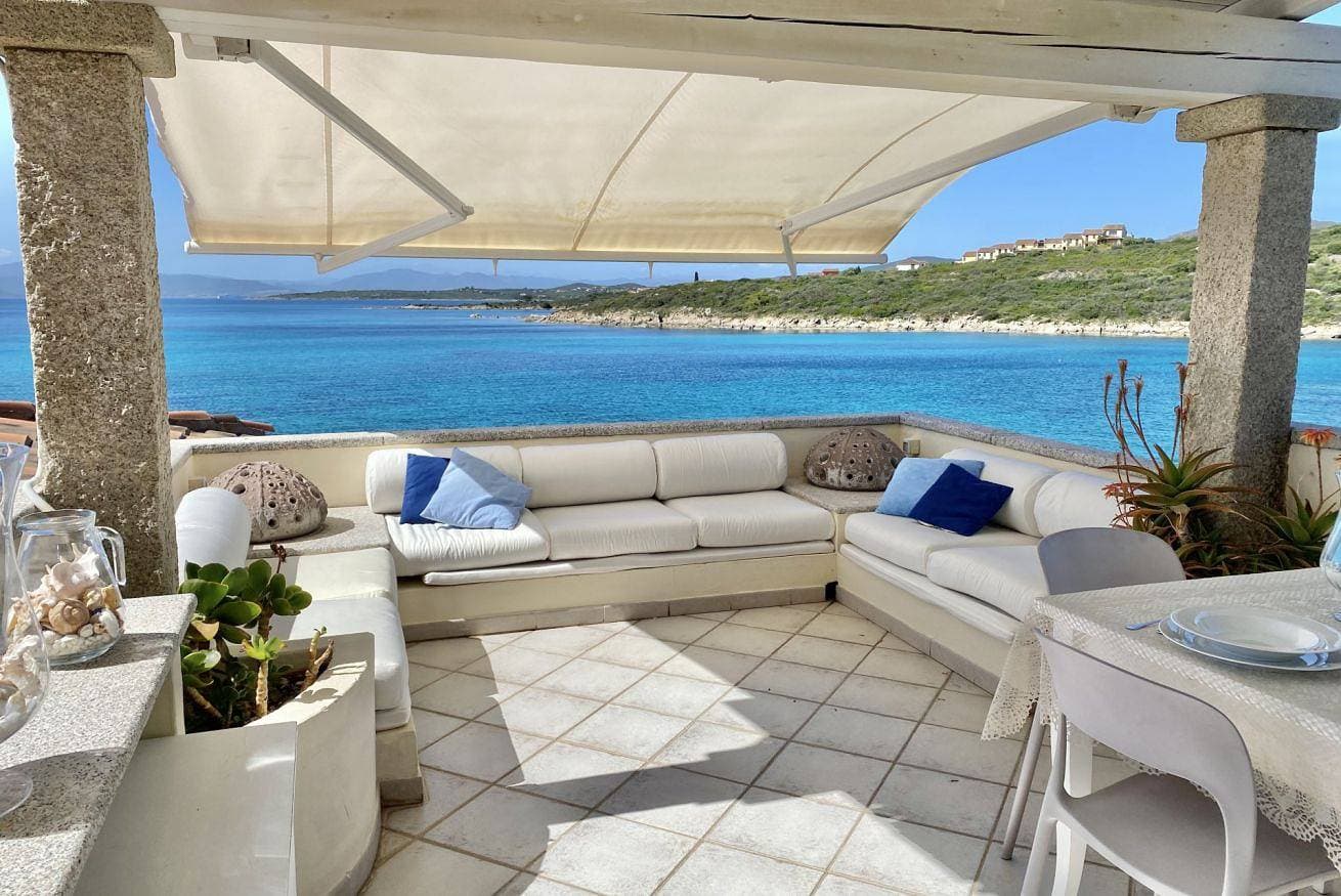 Ginestra Apartment. Three-room apartment, sleeps 6, on the ground floor with sea view. 1
