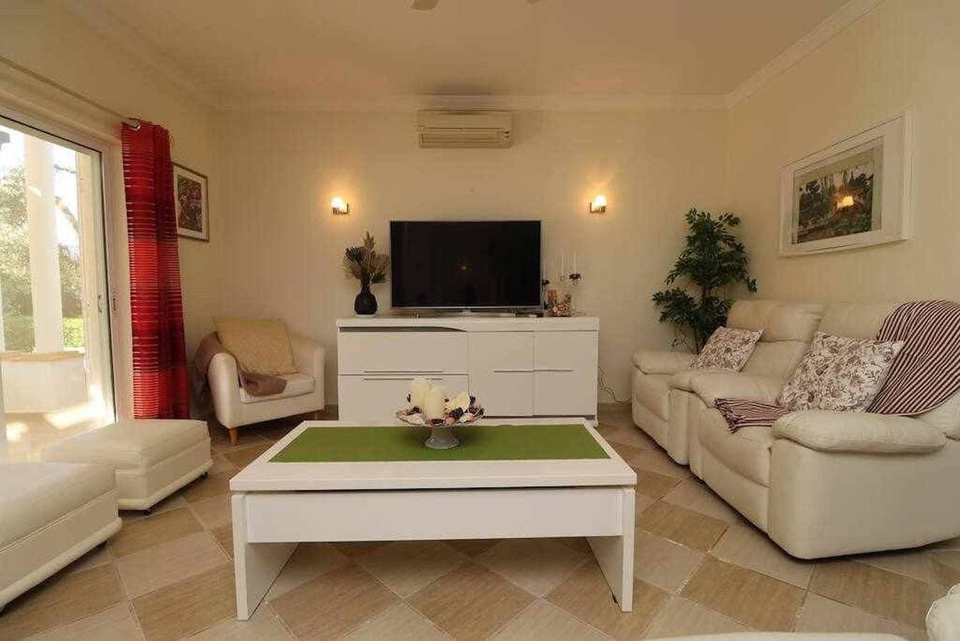 Foto 5 von 58: Villa Jóia · Moradia V3 Privada com Piscina - Boli