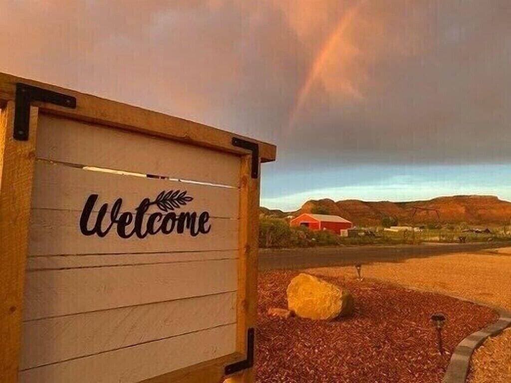 Foto 12 von 16: Red Rock Views, Tiny Suite #2, Kanab Basecamp