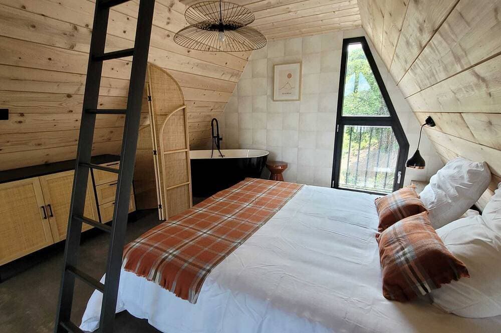 Foto 9 von 30: Delta-Berghütte-Komfort-Ensuite mit Bad