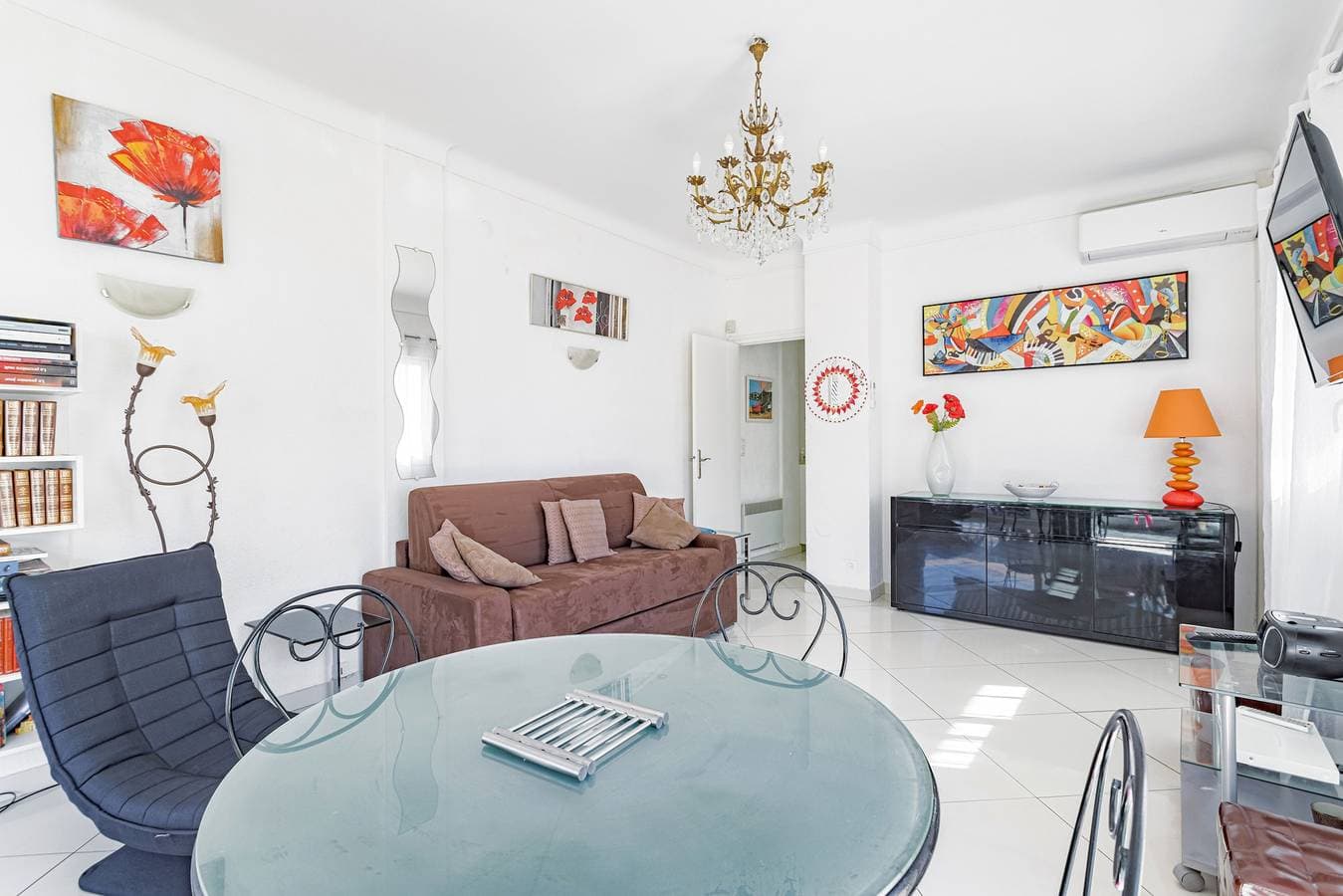 Foto 3 von 27: Top-Lage, traumhafter Meerblick: Komfortable 2-Zimmer-Wohnung mit Terrasse im Zentrum