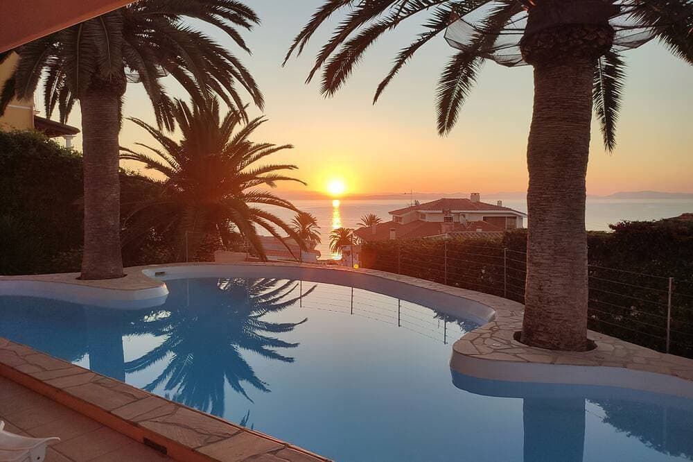 NeaVilla,für 11 Personen,Swimmingpool, Panoramaterrasse,70Mt vom Strand entfernt 1