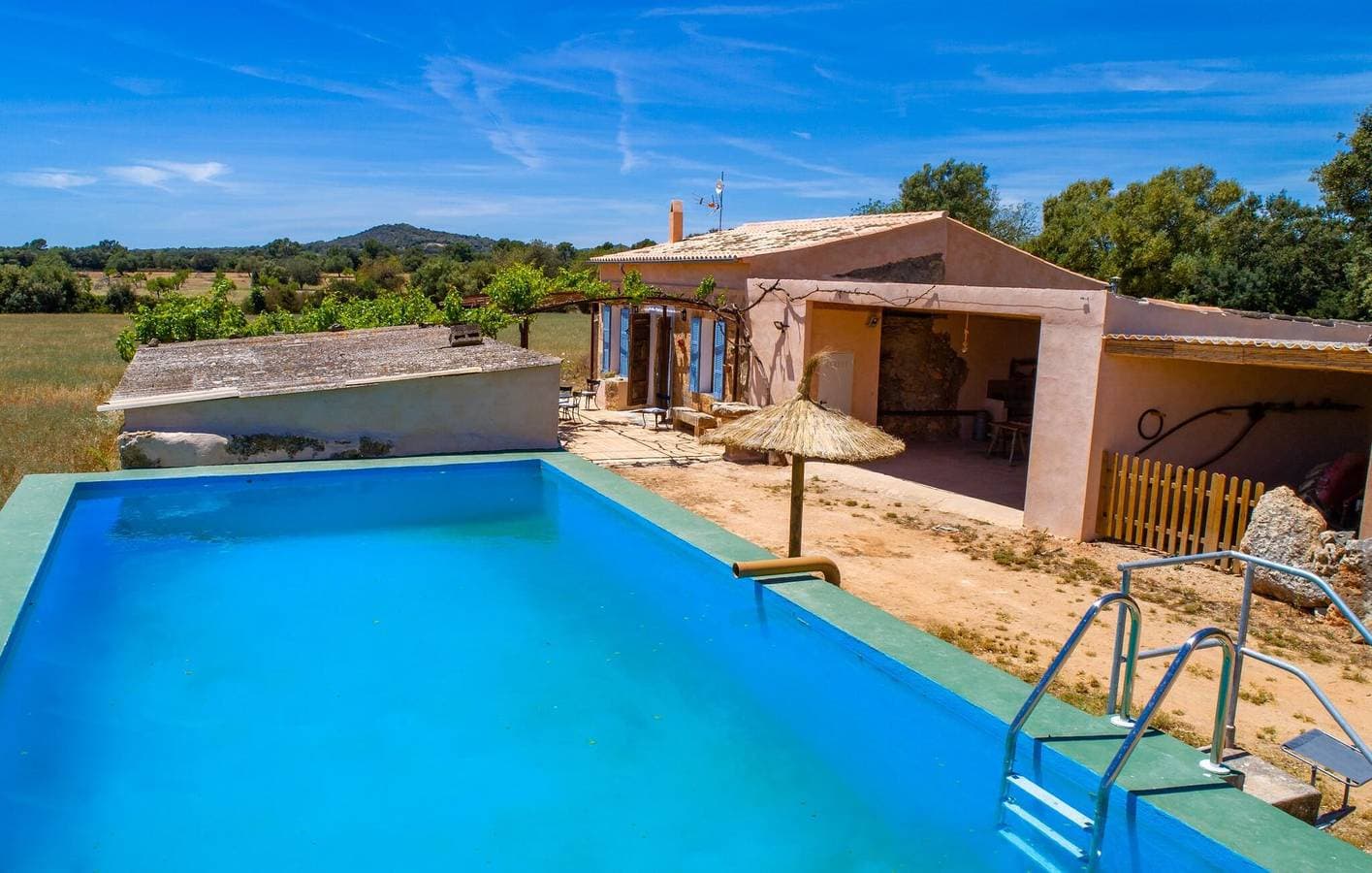 Foto 12 von 45: Sonnige Terrassenwohnung mit Pool und Grill