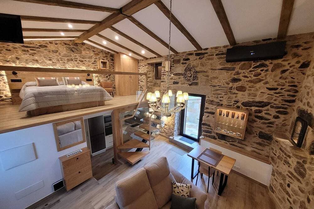 Near Santiago de Compostela, restored century-old rural house with terrace 1