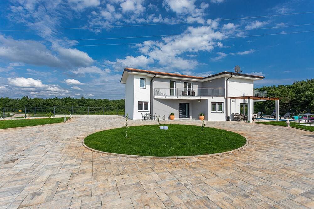 Foto 2 von 30: Villa Jelena | 4-Sterne-Villa mit beheiztem Pool, Privatsphäre & Grillhaus
