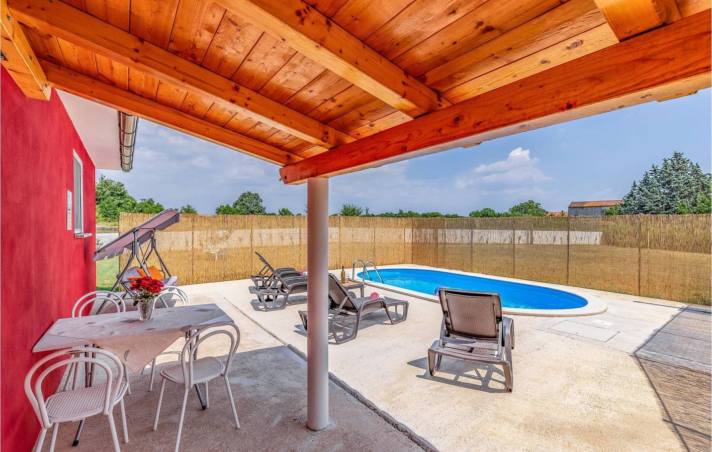 Foto 7 von 25: Modernes Apartment mit Pool, Parkplatz und WLAN in der Nähe des Stadtzentrums von Rebici
