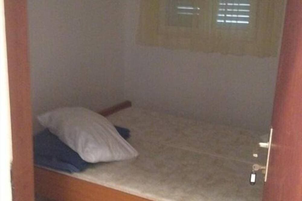 Foto 4 von 13: 4-Zimmer-Ferienwohnung am Strand Sveta Nedilja, Hvar