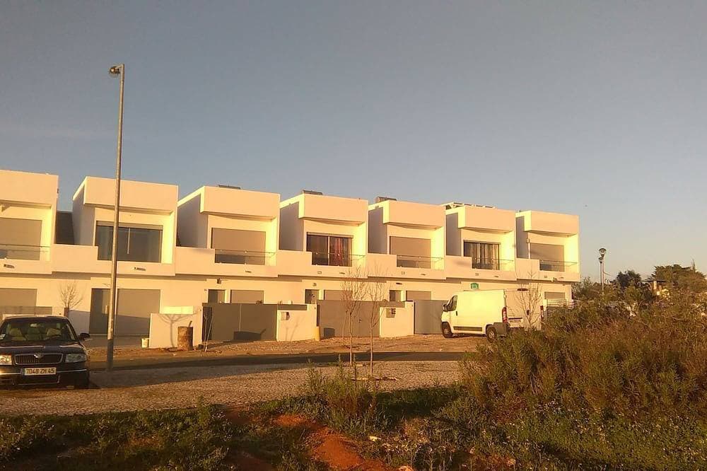 Foto 13 von 29: Olhao neues, helles, modernes, gut ausgestattetes Haus mit Terrasse und Solarium