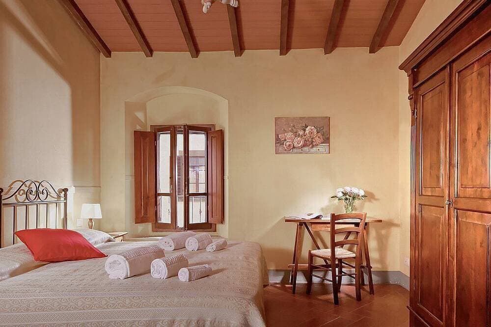 Foto 3 von 19: Casa Ramisia G: A characteristic and welcoming two-story ancient tuscan country house surrounded by a wonderful park, with Free Wi-Fi.