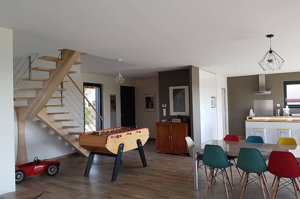 Foto 10 von 30: Modernes Holzhaus in einem Küstendorf, Landungsstrände
