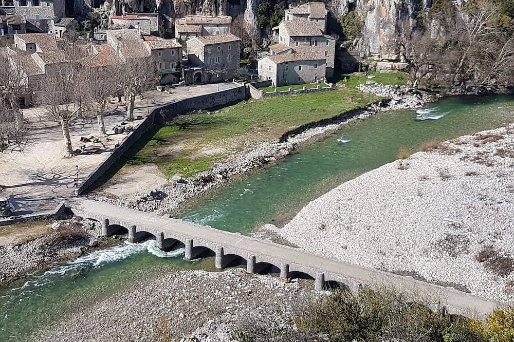 Foto 9 von 12: Sehr Schönes Hauszentrum Vallon Pont D'Arc 2/4 Personen Klimaanlage Parkplatz