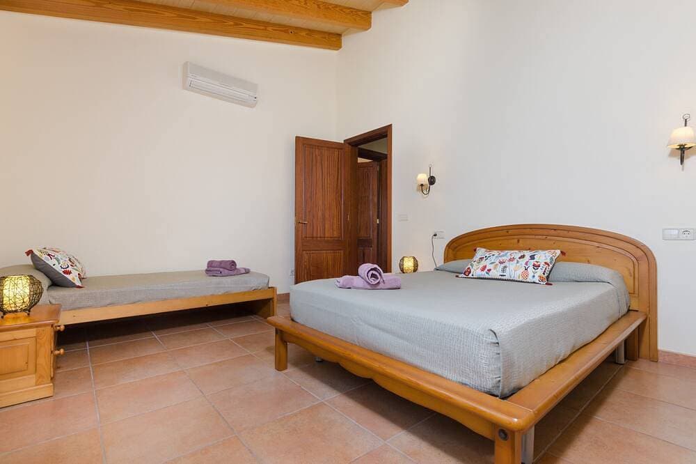 Foto 5 von 30: Es Vedat  6- Ferienhaus mit privaten Pool in Lloret De Vistalegre. WiFi gratis