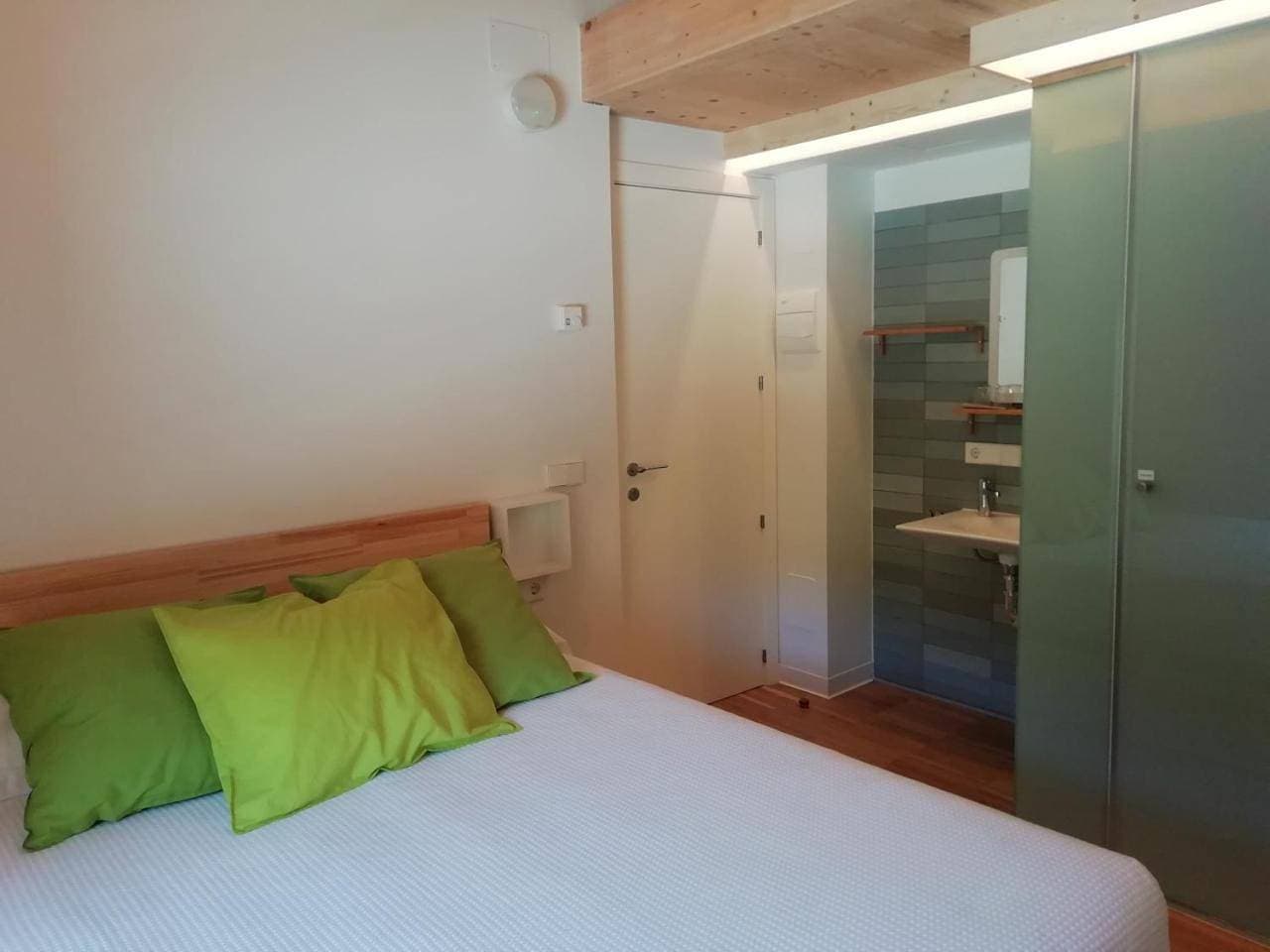 Foto 7 von 10: Double Room with Private Bathroom