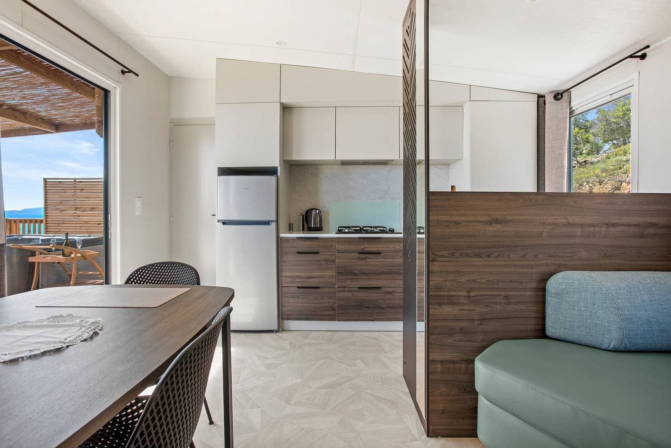 Foto 11 von 41: Bungalow 'Domaine Ile D'or, Segur 8' mit Meerblick, Gemeinschaftspool und privater Terrasse