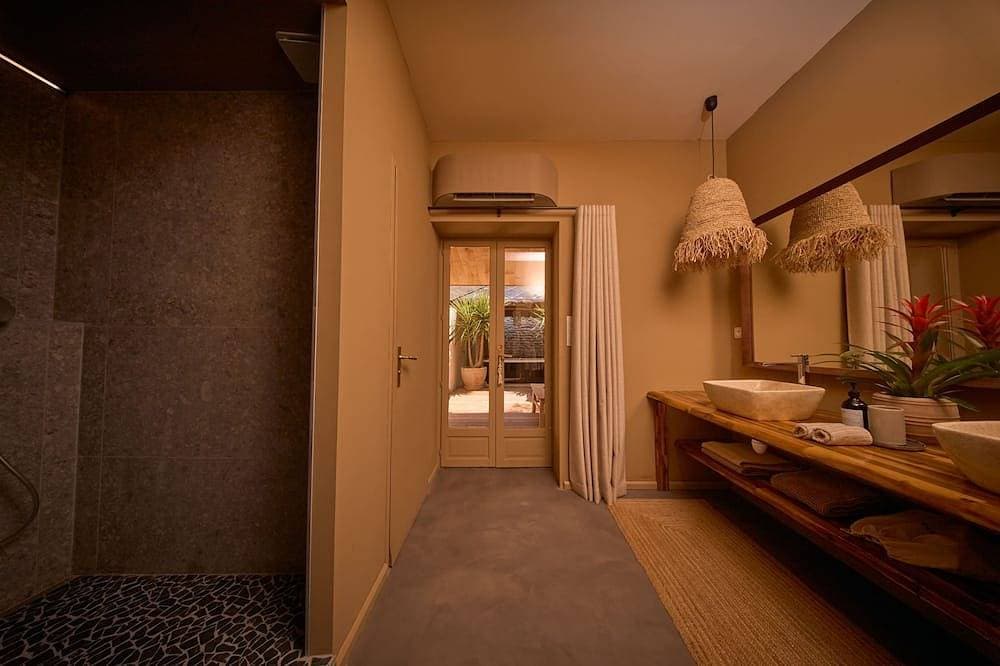Foto 9 von 21: Bahia Suite • Private Jacuzzi & Air Conditioning in the Heart of Downtown Cognac