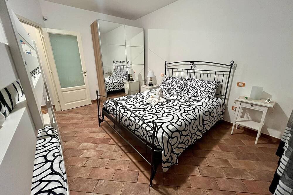 Foto 4 von 15: La Rosa Dei Venti Ponente Apartment nestled in the countryside.