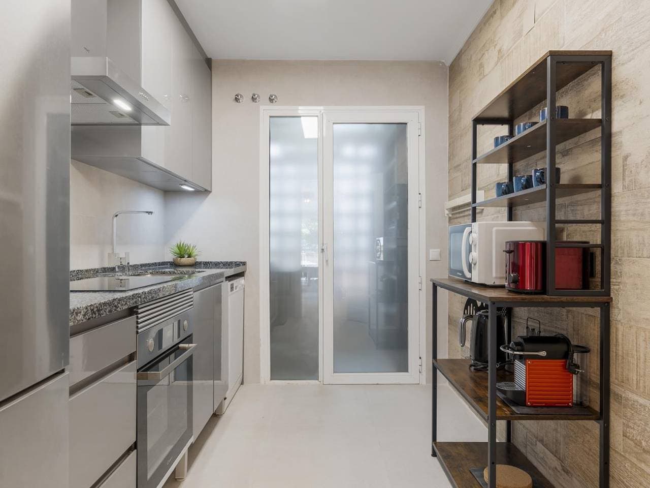 Foto 13 von 37: Ferienwohnung für 4 Personen mit Balkon