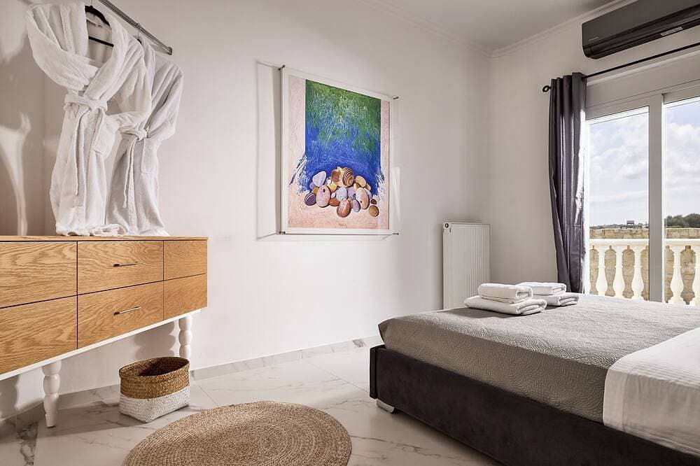 Foto 4 von 30: Luxury White House - Family Villa Near Sea - Zorbas Beach with playground, bikes