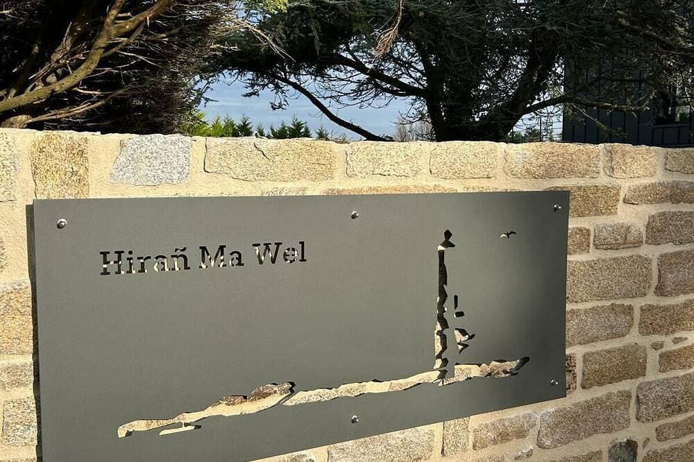 Hiran Ma Wel Architect-designed house with sea view 1
