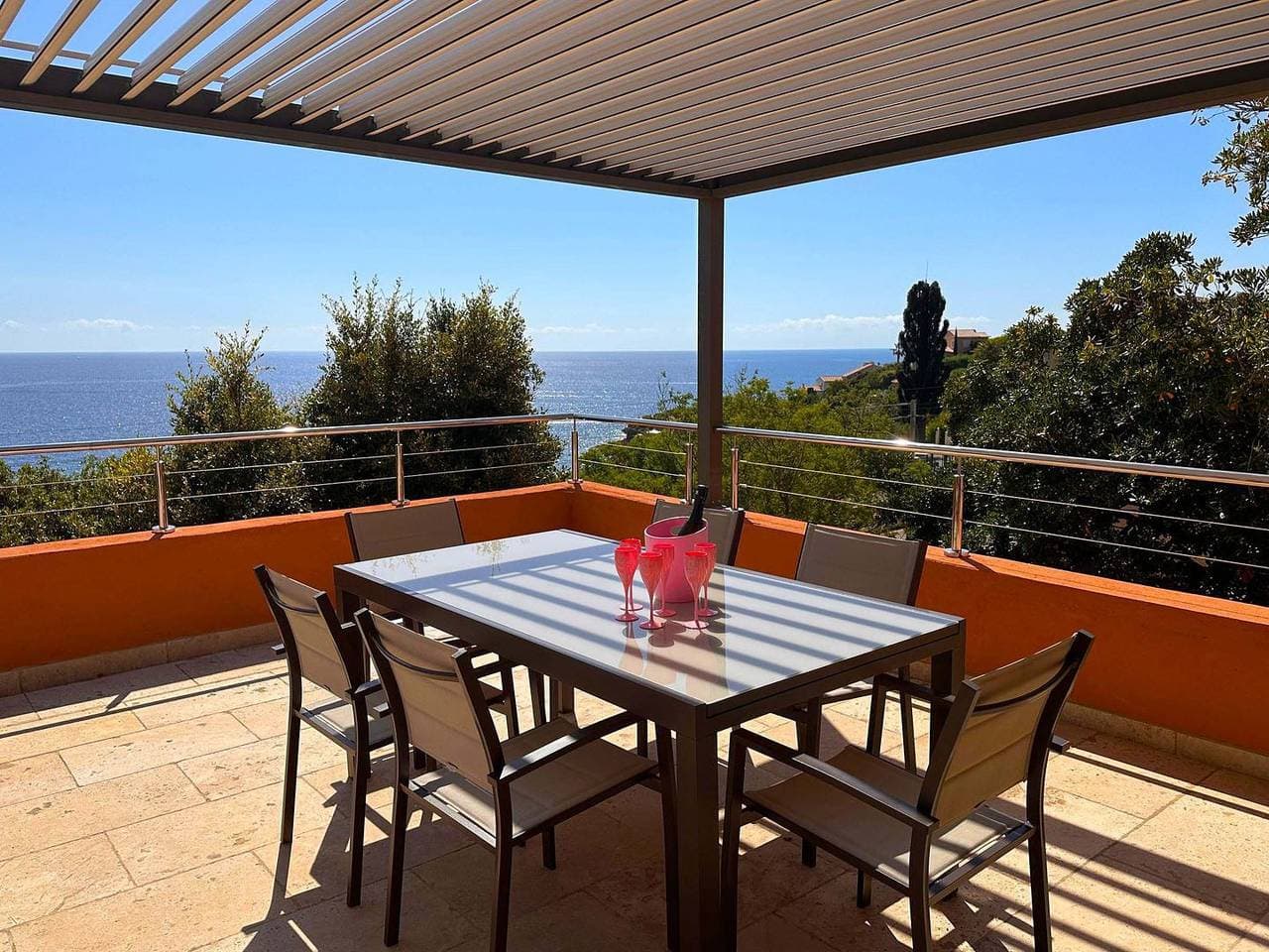 Foto 3 von 33: Tolles Ferienhaus für Familien mit Meerblick und Schwimm Spa, 5 Min. zum Strand