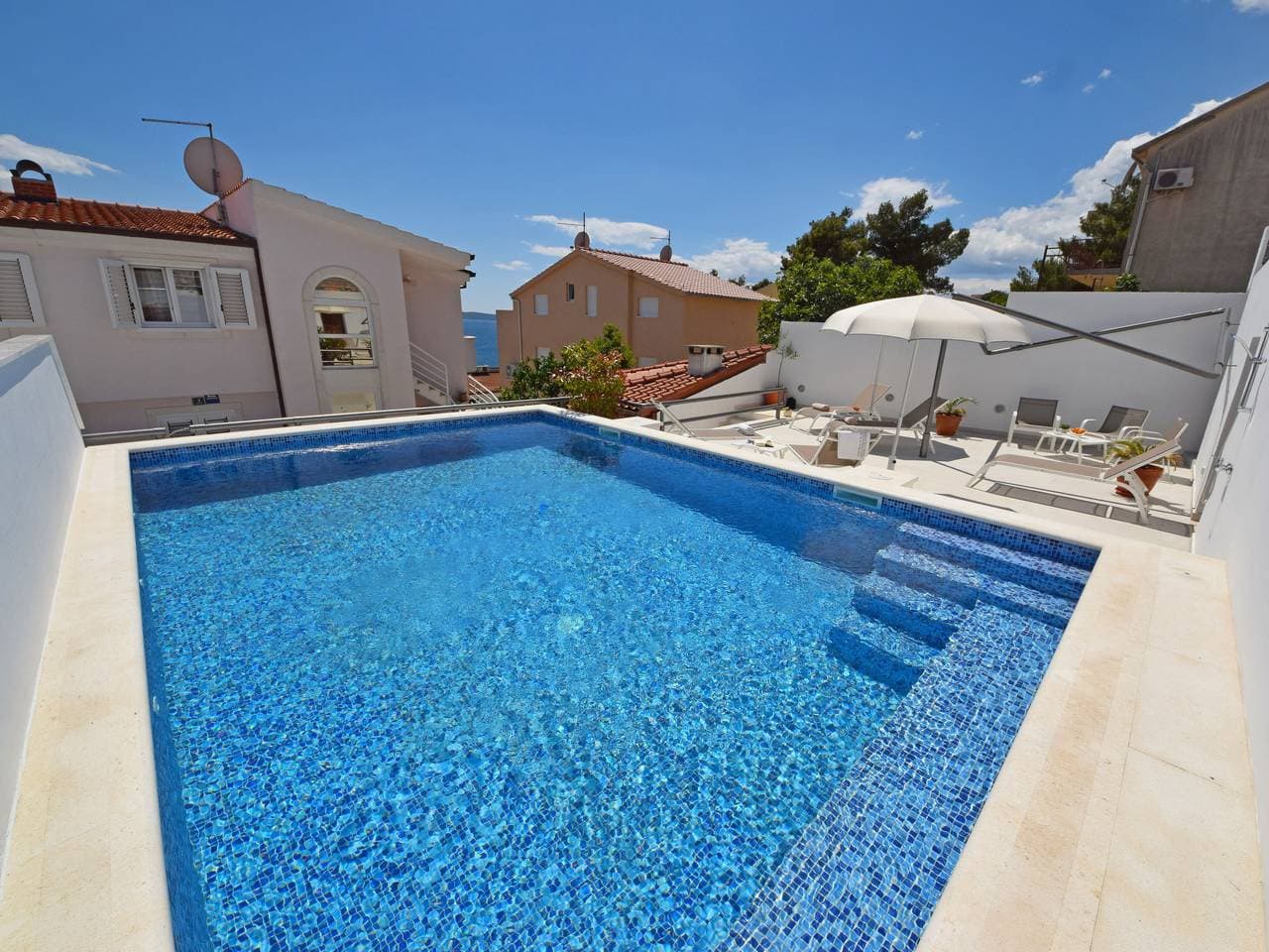 Okrug Gornji (Čiovo) 6 km von Trogir: Mehrfamilienhaus Villa Meri 1
