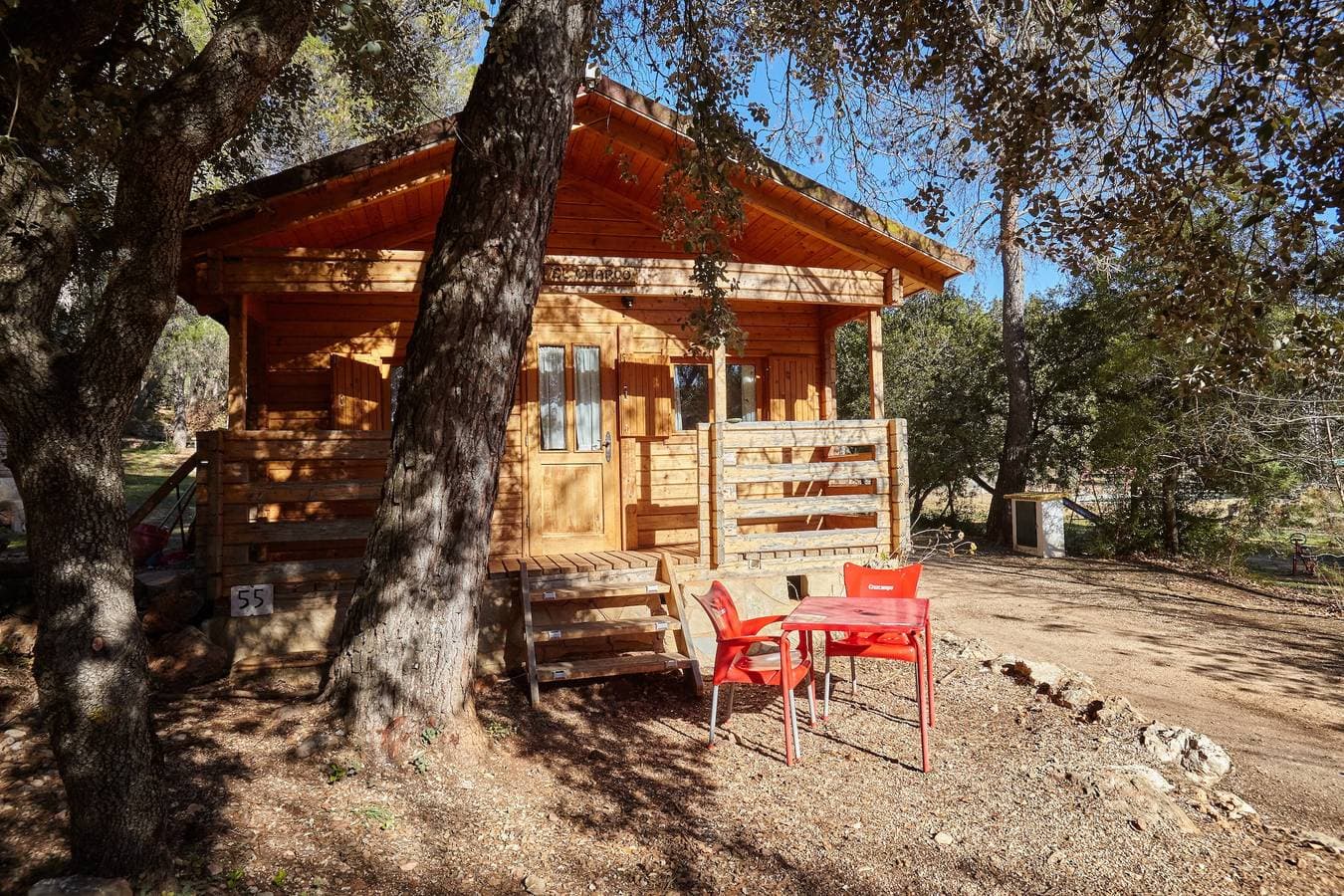 Foto 2 von 35: Landhaus 'Cabaña De Madera 4' mit Bergblick, Gemeinschaftspool und Klimaanlage