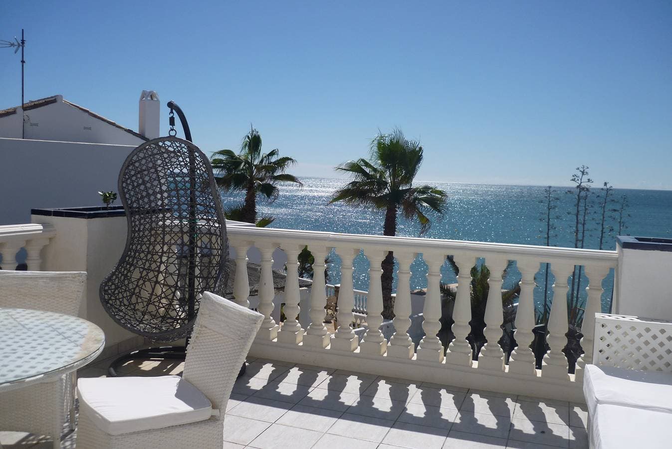 Foto 11 von 18: Fantastic Beachfront Apt El Faro - Arkadia Beach 8