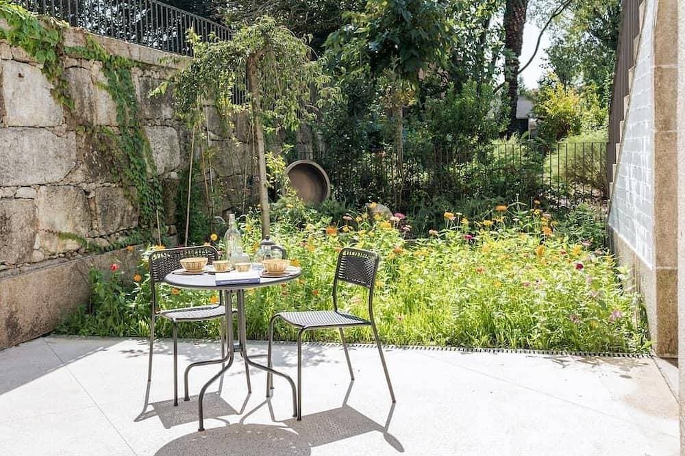 Gracy Porto - Charming apartment with terrace and garden located at Praça da Republica 1