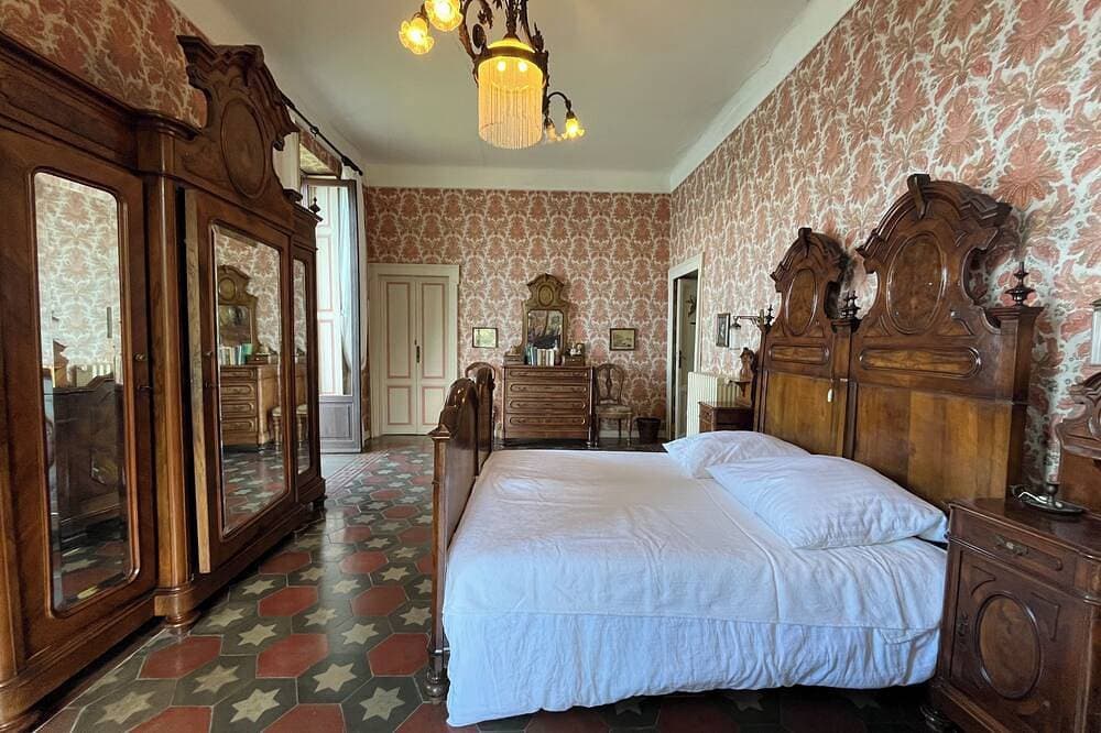 Foto 2 von 30: Stunning Lake Maggiore Villa, pool and panoramic views, timeless Italian charm